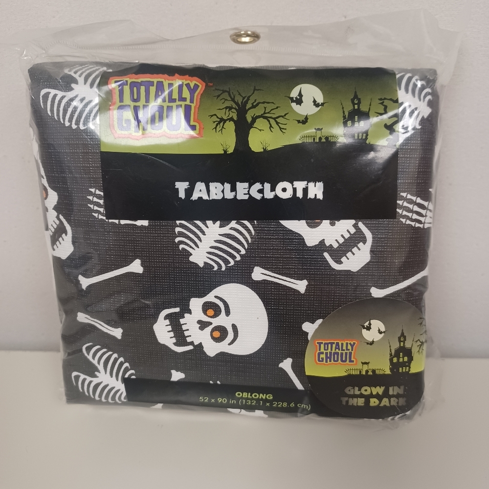 Skeleton Skull & Bones Tablecloth Vinyl & Cloth backed Halloween Oblong Glows!